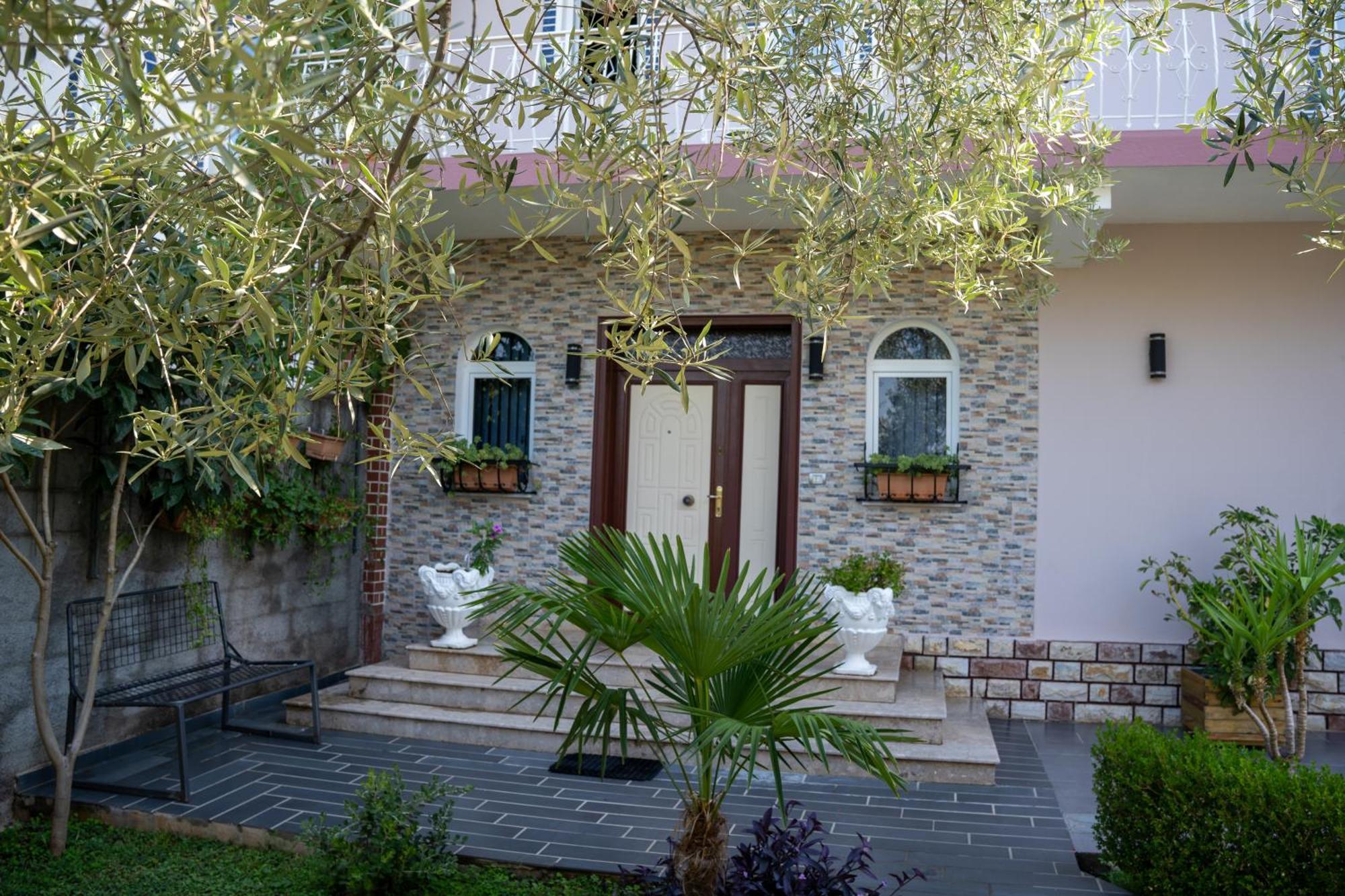 Alesio Guest House Krujë Exteriér fotografie